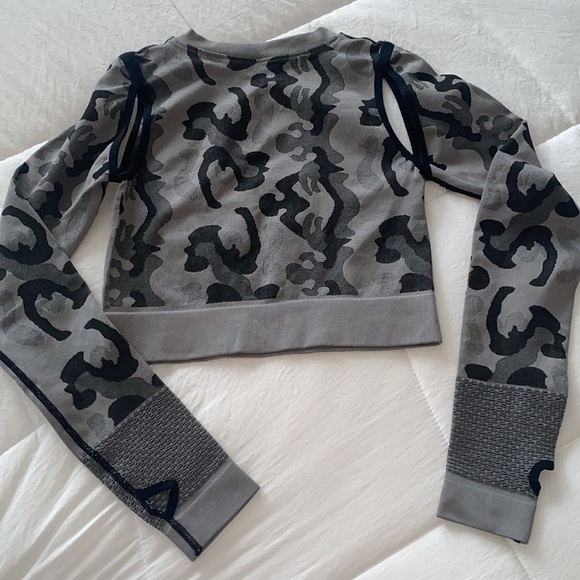 Long Sleeve Shirt - Camo Print  S Small - Yoga Dark Gray & Black - Picture 5 of 8